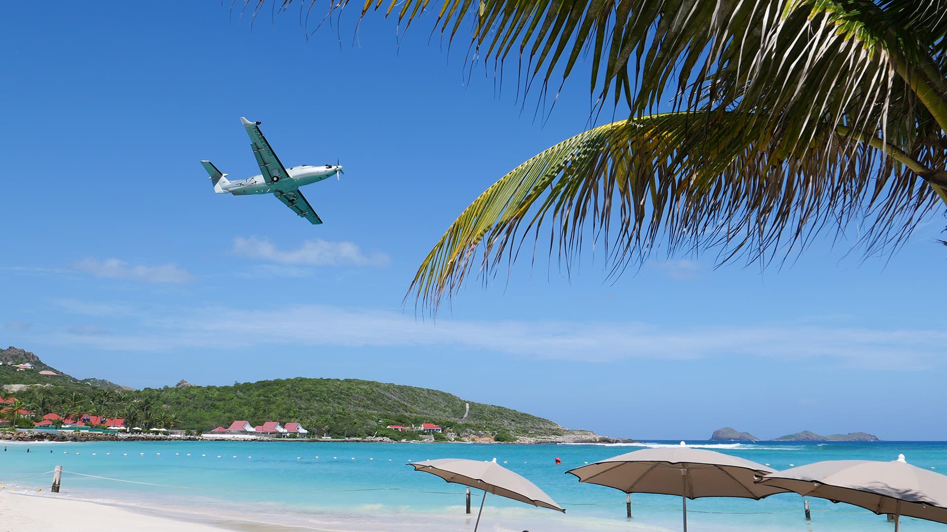 Small commuter aircraft on approach